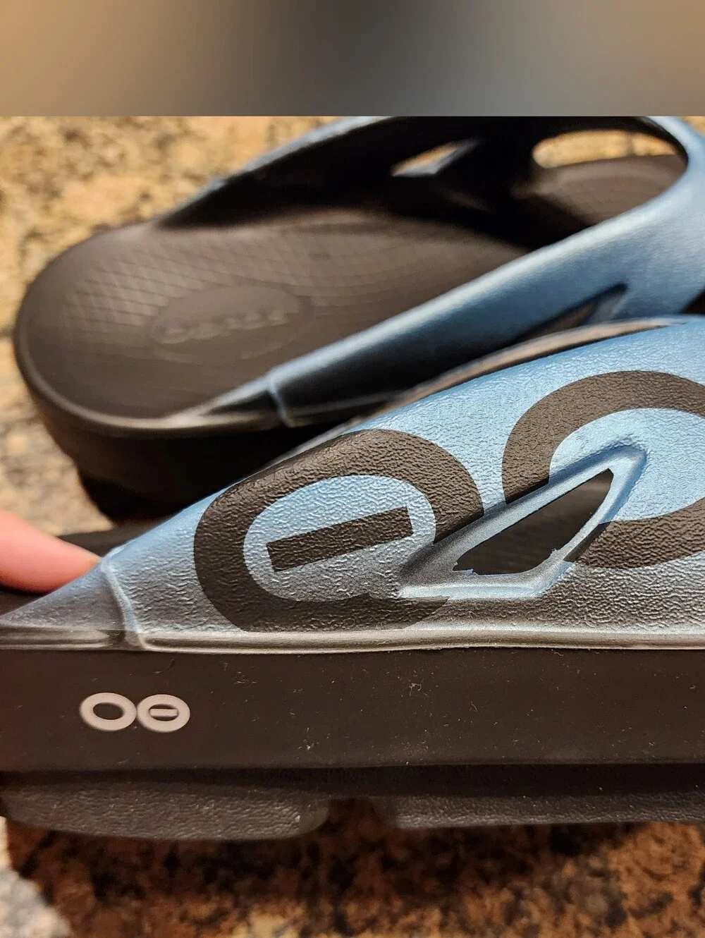 Oofos OOriginal Recovery Thong, Black/Ocean Blue NWOT